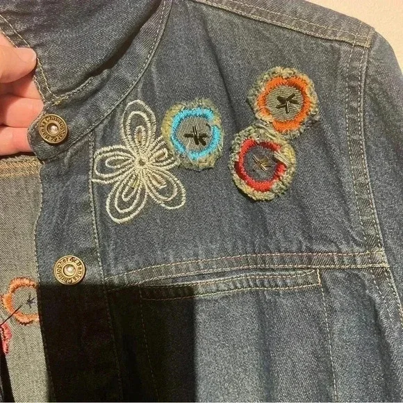 Christopher Banks Flowered Embroidery Dark Jeans Jacket Size Small - Picture 2 of 8